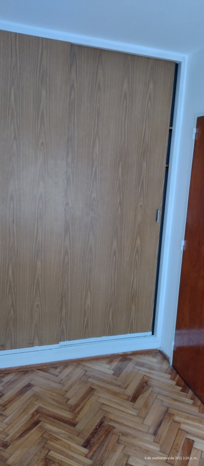 Departamento con cochera, excelente estado.