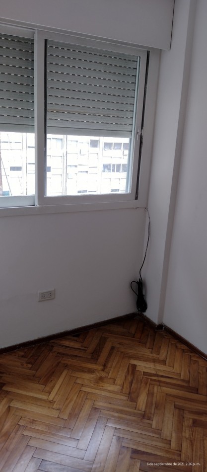 Departamento con cochera, excelente estado.