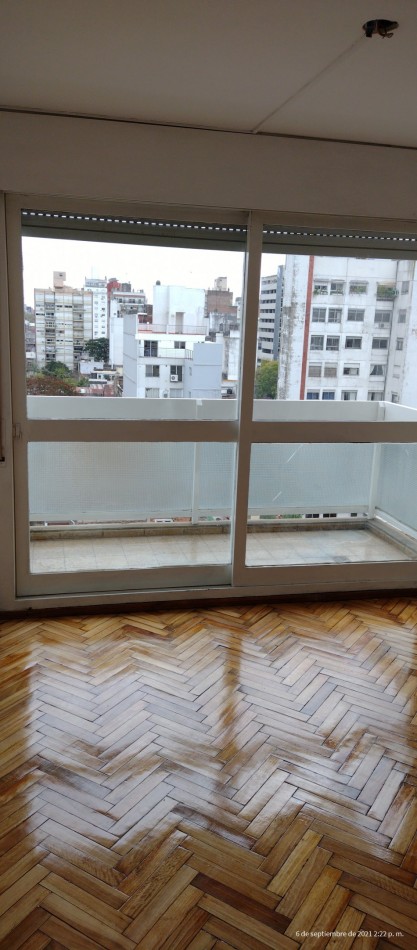 Departamento con cochera, excelente estado.