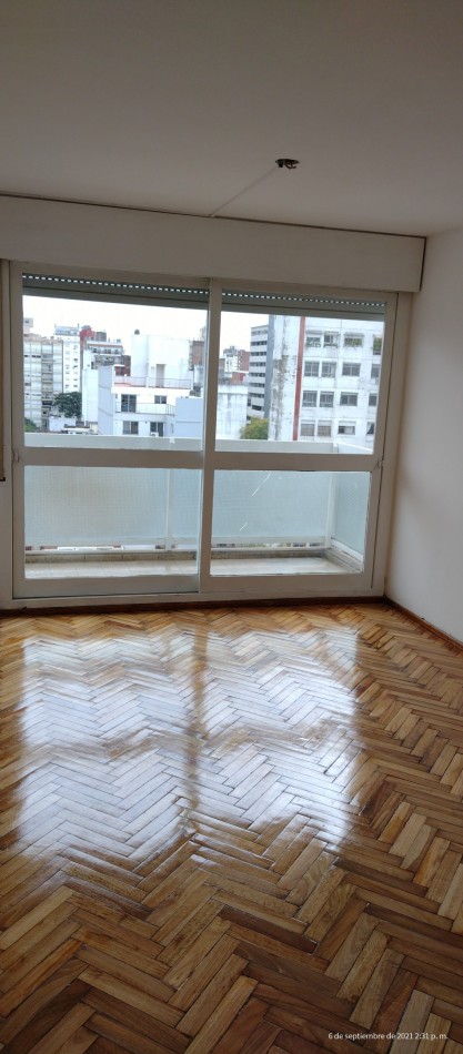 Departamento con cochera, excelente estado.